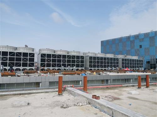 冷水機廠家怎么選擇？噪音低的冷水機價格貴么？(山東螺桿冷水機廠家)