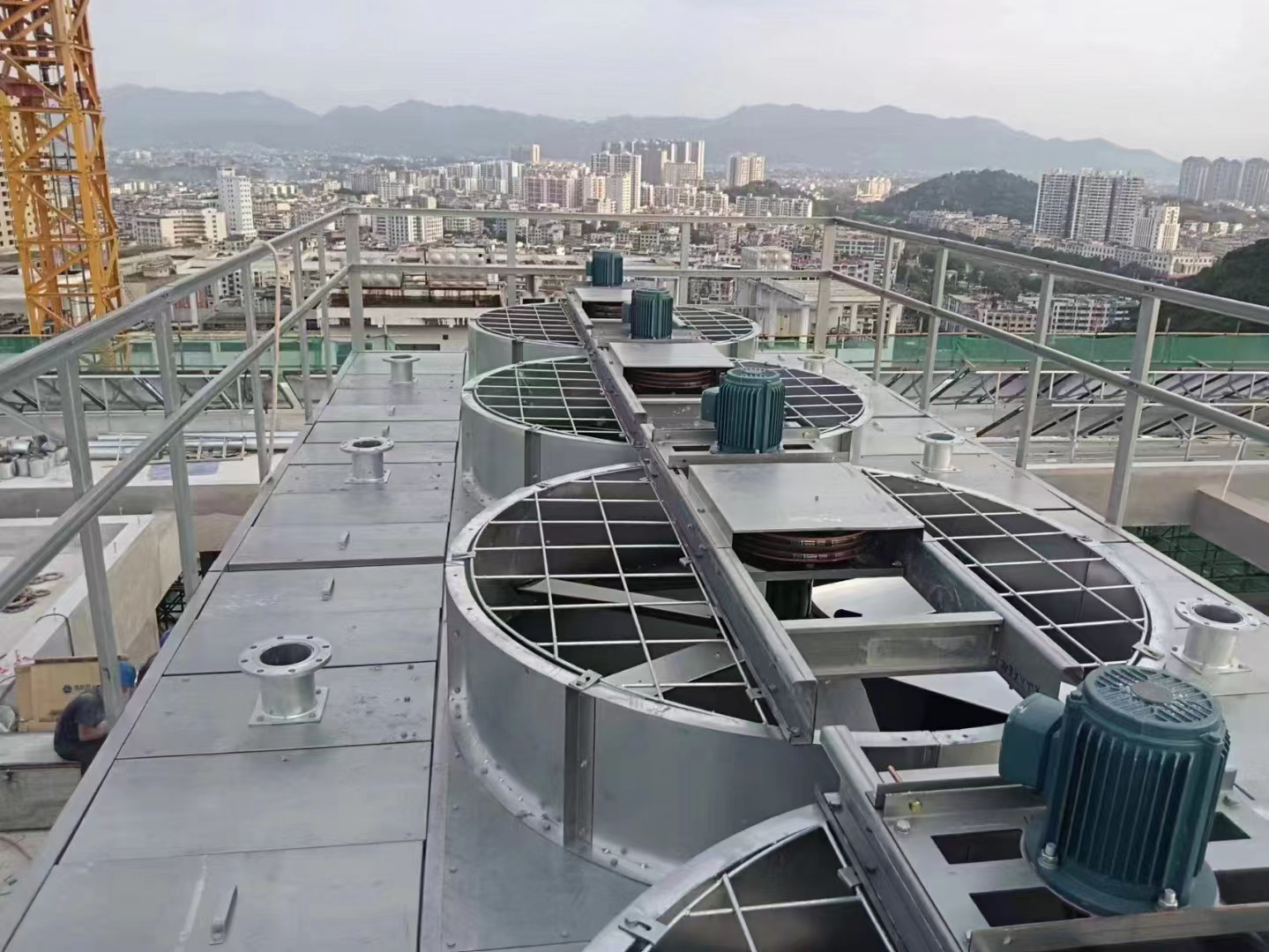 閉式冷卻塔水溫過高怎么辦？(冷卻塔冷卻水溫過高的原因是什么)